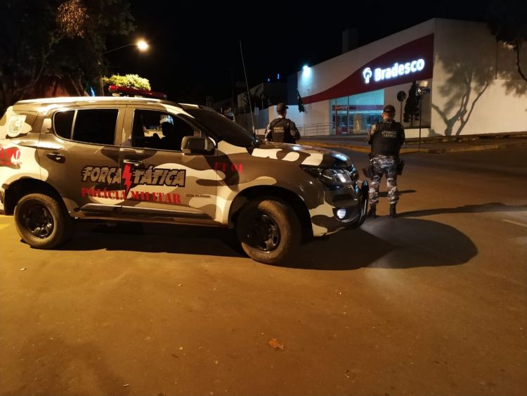 AÇAILÂNDIA URGENTE – Polícia Militar prende dois jovens com drogas no centro da cidade.